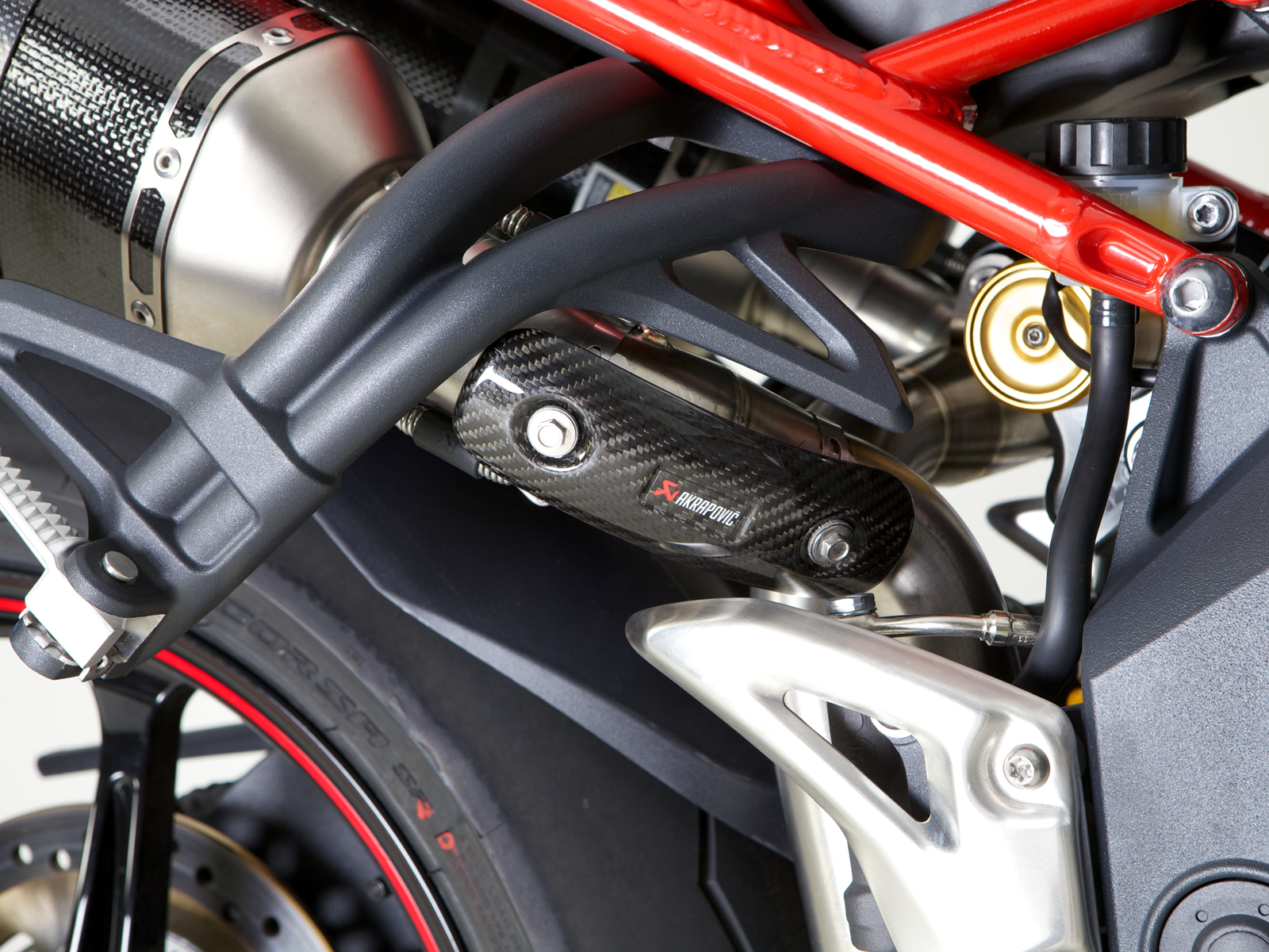 Speed triple deals akrapovic